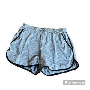🔘BLEVONH: Women’s size M, stretchy gray mix athletic shorts w/built-in spandex